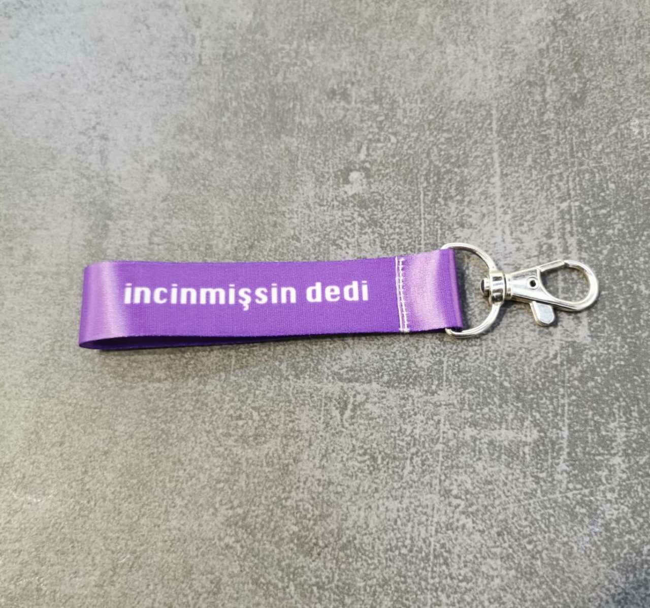 İncinmişsin Dedi Mor  Bez Anahtarlık