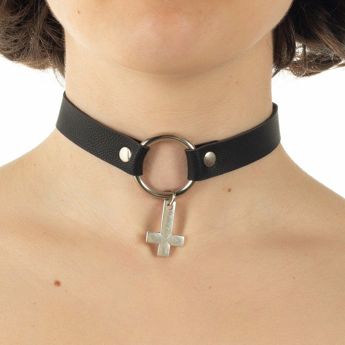 Haç Figürlü Deri Gotik Choker