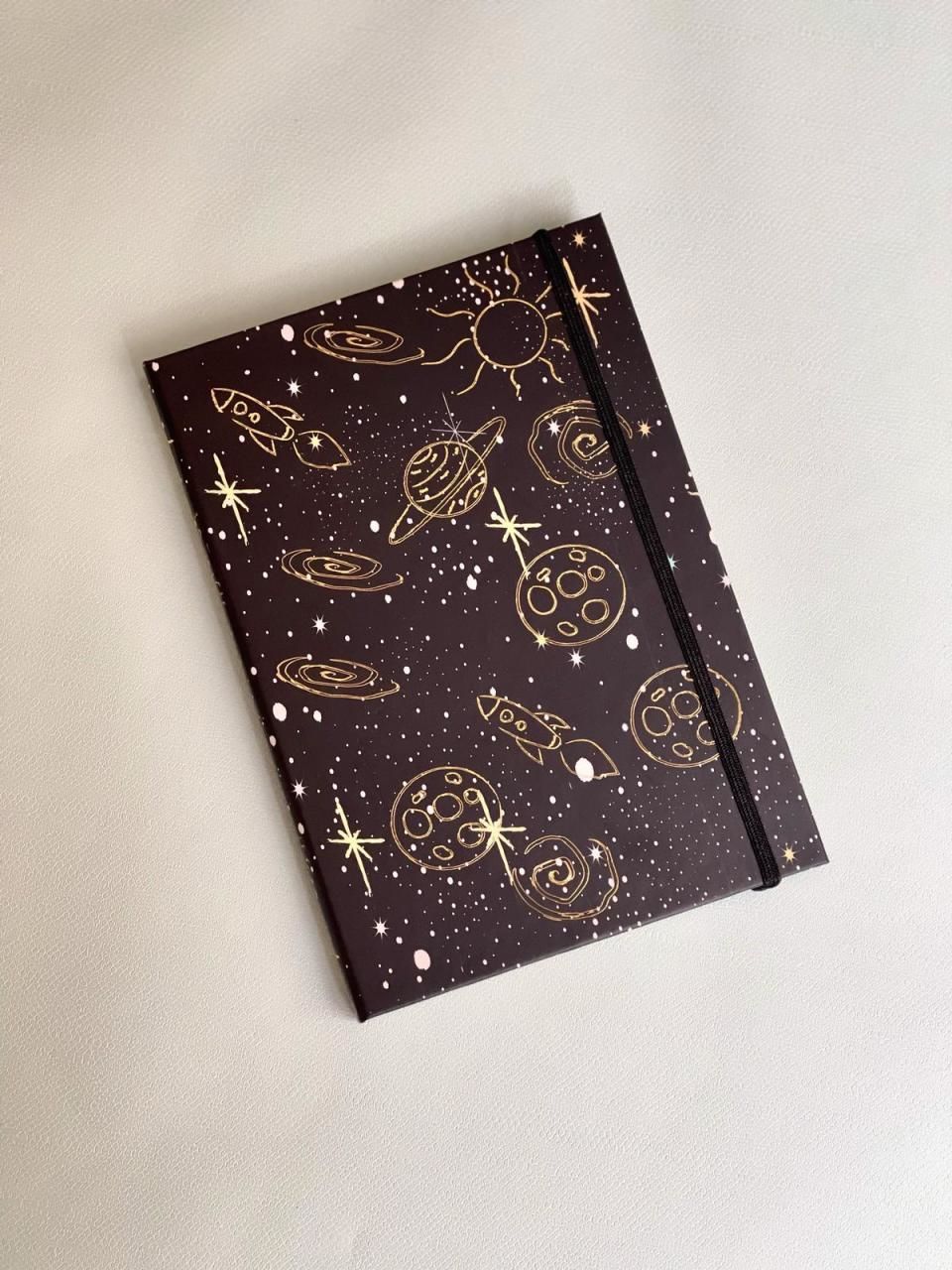 Gök Taşları Tasarımlı Lastikli Defter