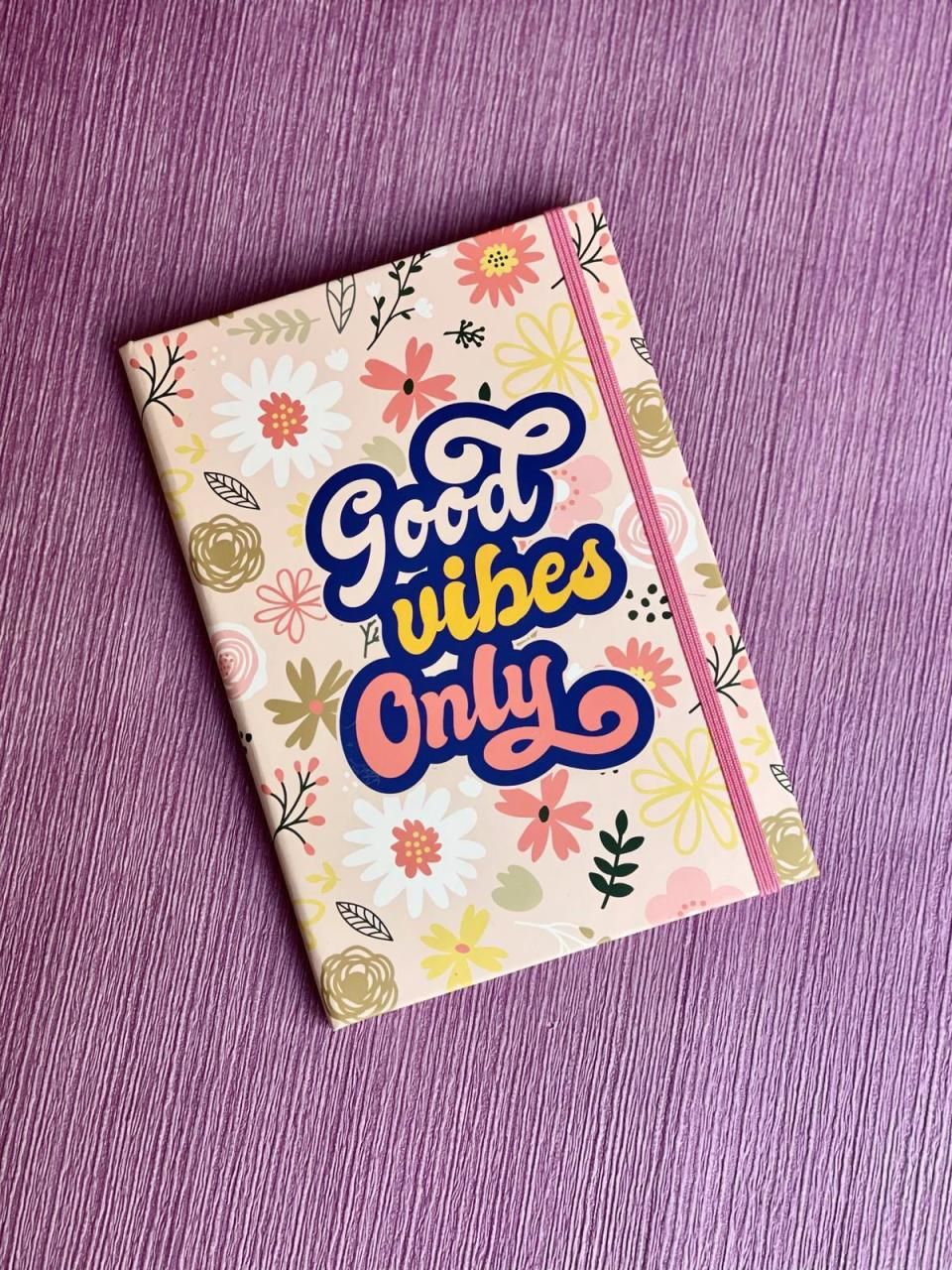 Good Vibes Only Yazı Tasarımlı Lastikli Defter