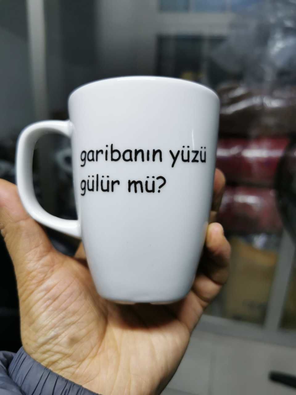 Garibin Yüzü Yazı Tasarımlı Beyaz Kupa