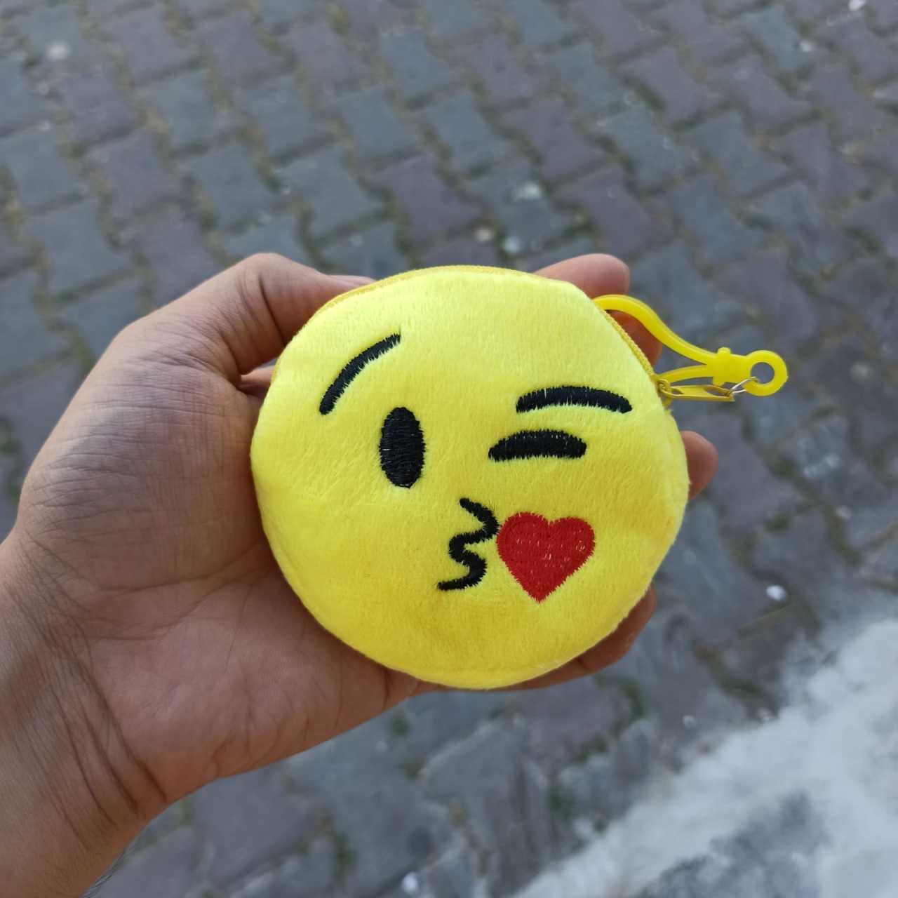 Emoji Bozuk Paralık