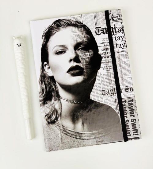 Taylor Swift Tasarımlı Lastikli Defter