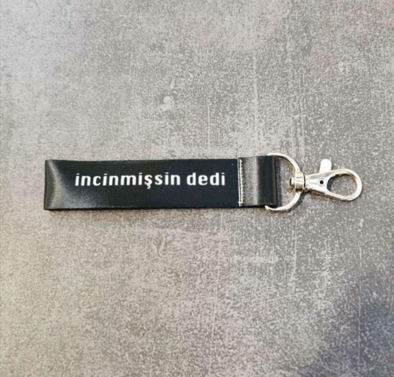 İncinmişsin Dedi Siyah Bez Anahtarlık