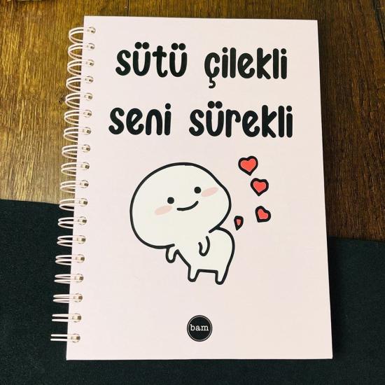 Sütü Çilekli Seni Sürekli Tasarımlı Spiralli Defter